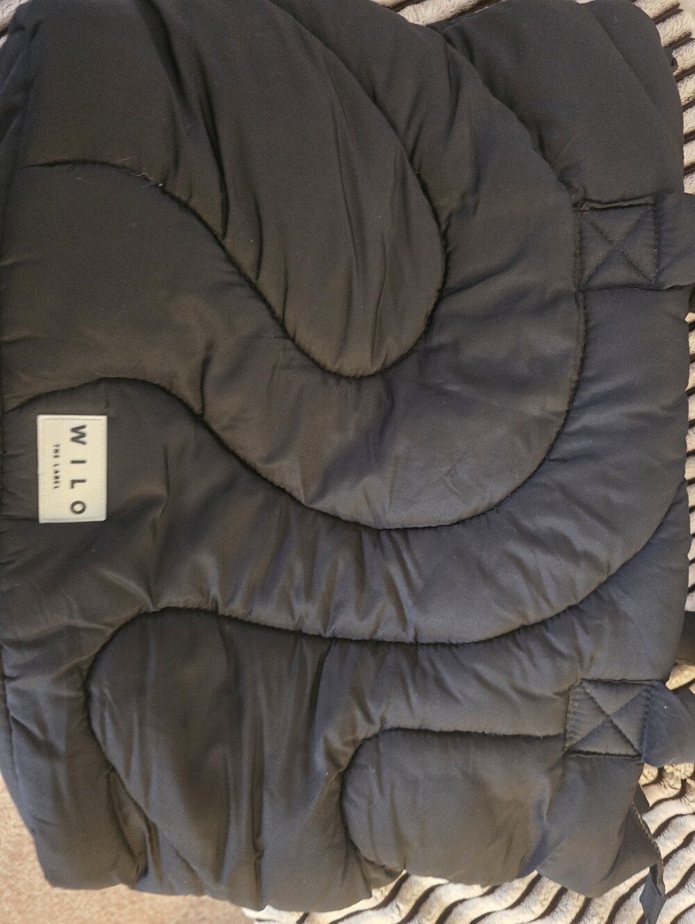WILO Black Quilted Tote/Travel Puffer Bag With Spiral Pattern - Picture 3 of 10